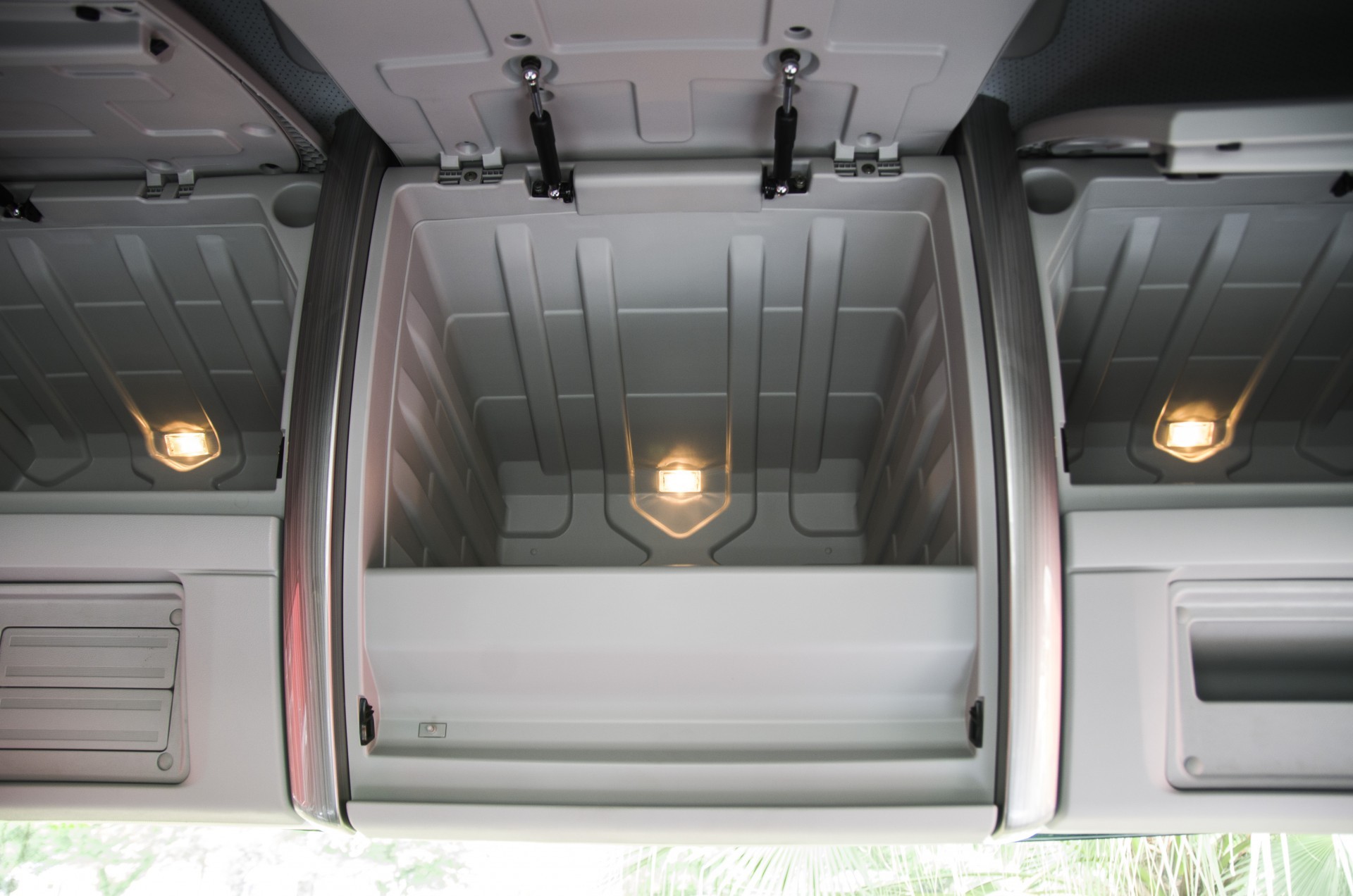 XE TẢI THÙNG CHENGLONG H7 10X4 350HP