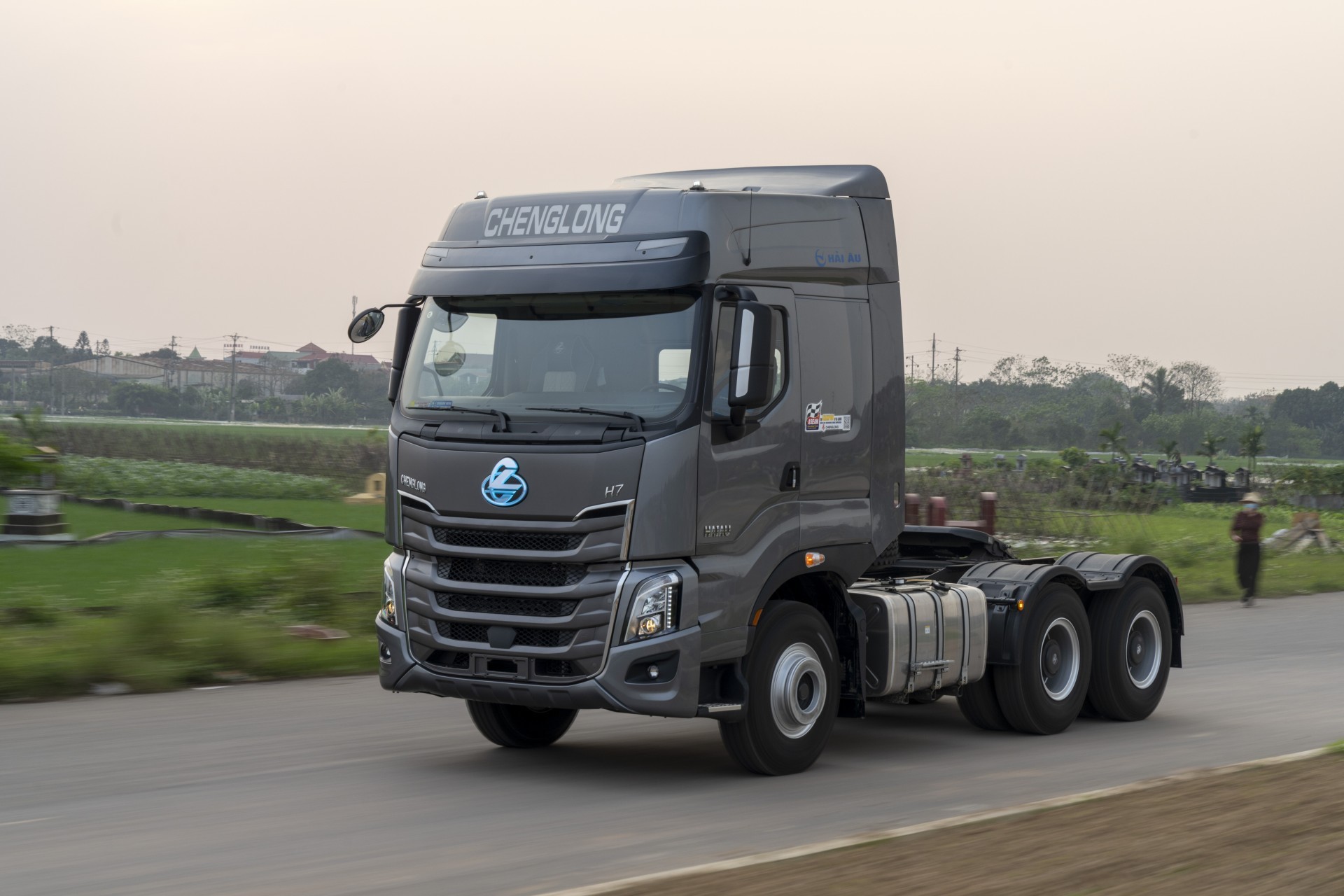 XE ĐẦU KÉO CHENGLONG H7 LUXK 445HP CẦU DẦU